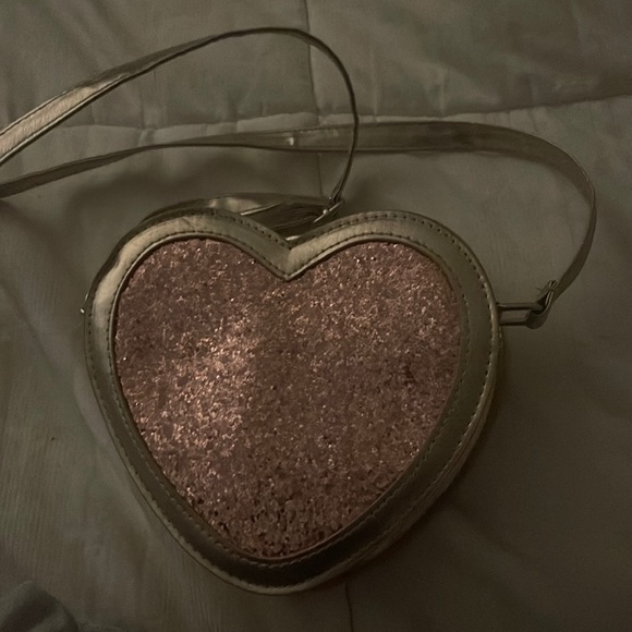 Guess Heart shaped bag - Picture 1 of 3